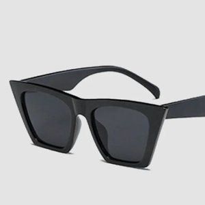 Celebrity favorite! Designer-inspired Cat Eye Sunglasses